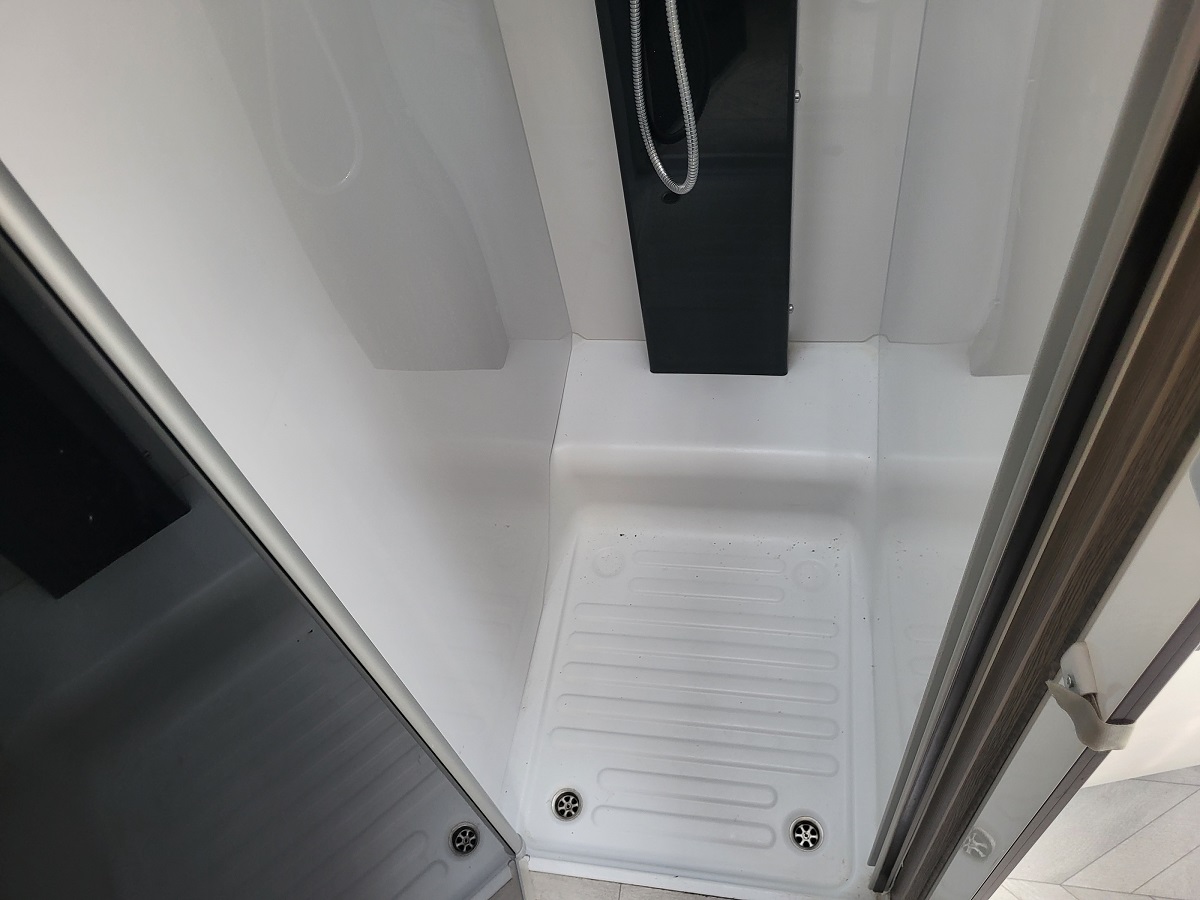 0000001916_profile_challenger_250_graphite_ford_transit_2_0l_170cv_202012.jpg
