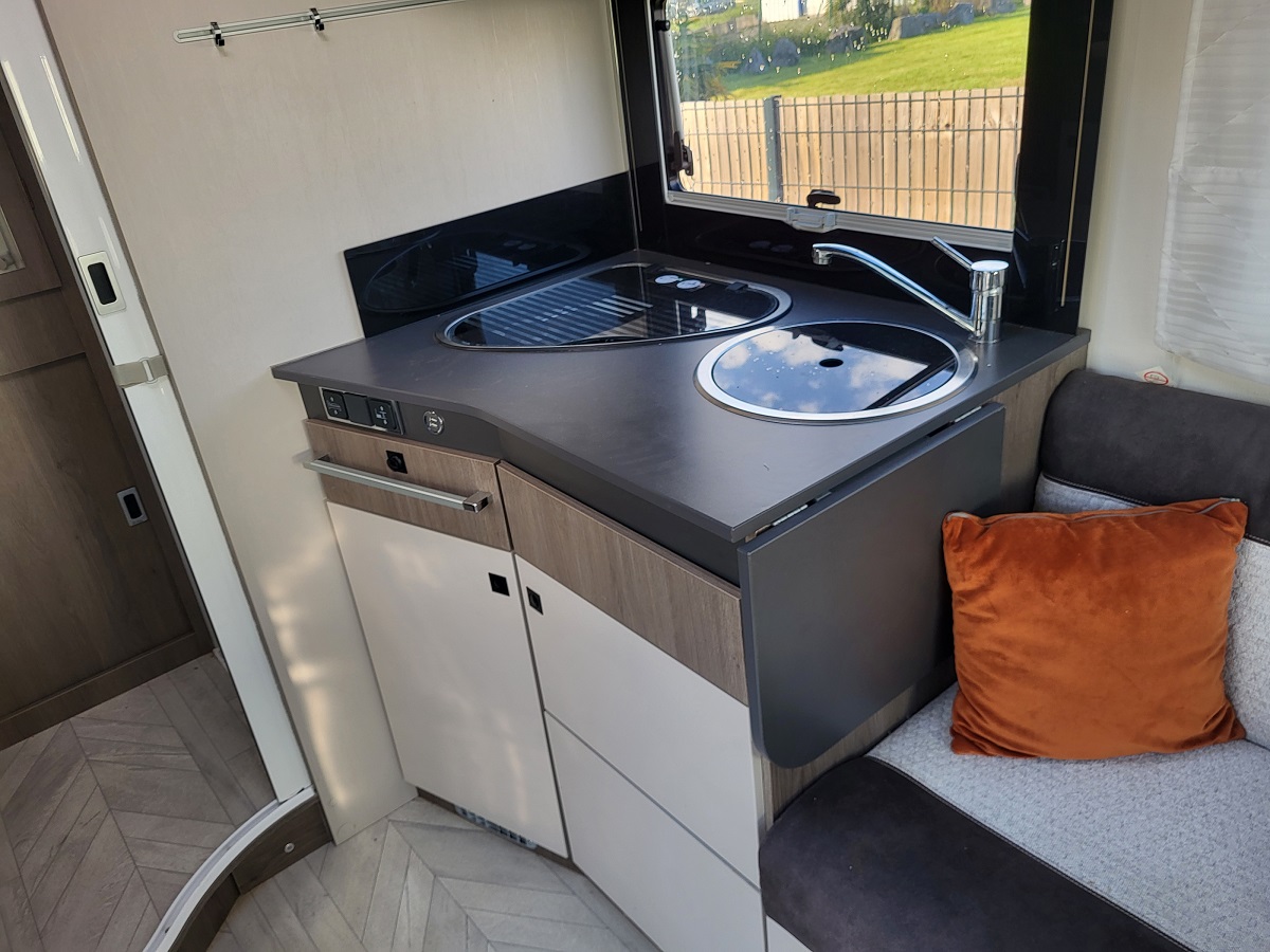 0000001916_profile_challenger_250_graphite_ford_transit_2_0l_170cv_20209.jpg