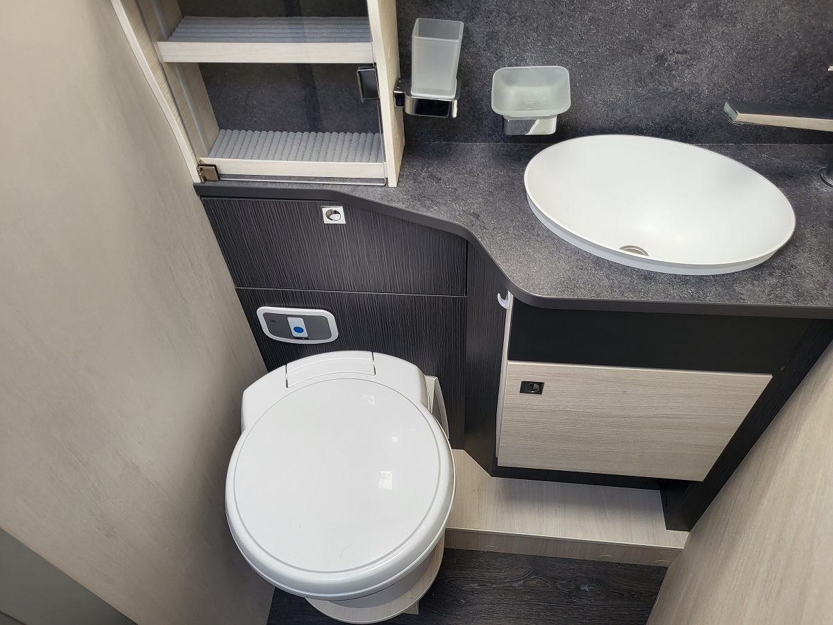 0000000173_profile_chausson_788titanium_premium_webasto_ford_2_0l_170ch_boite_automatique_20211.jpg