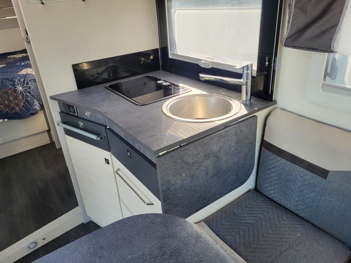 0000000173_profile_chausson_788titanium_premium_webasto_ford_2_0l_170ch_boite_automatique_20215.jpg