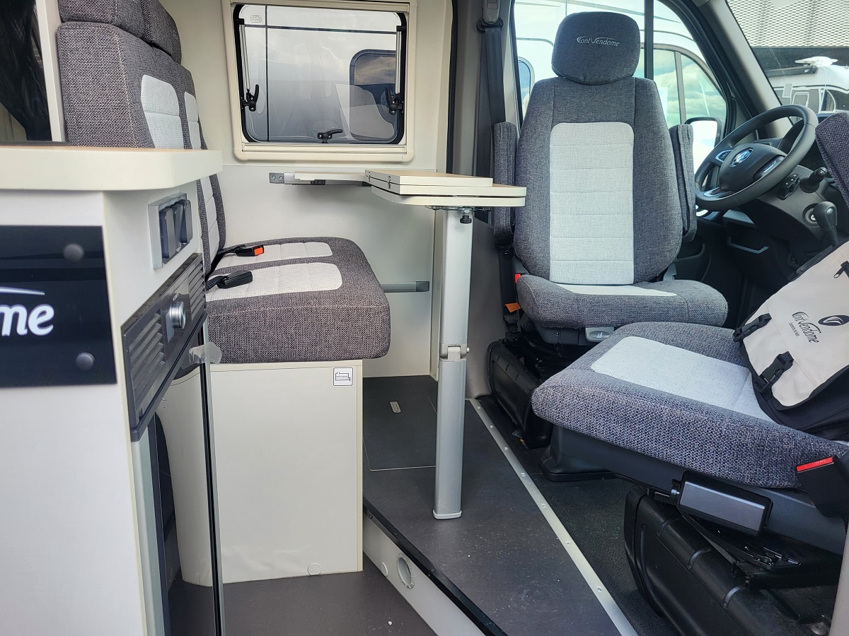 0000008679_fourgon_font_vendome_mastervan_duo_renault_2_3l_150cv_bva_20225.jpg