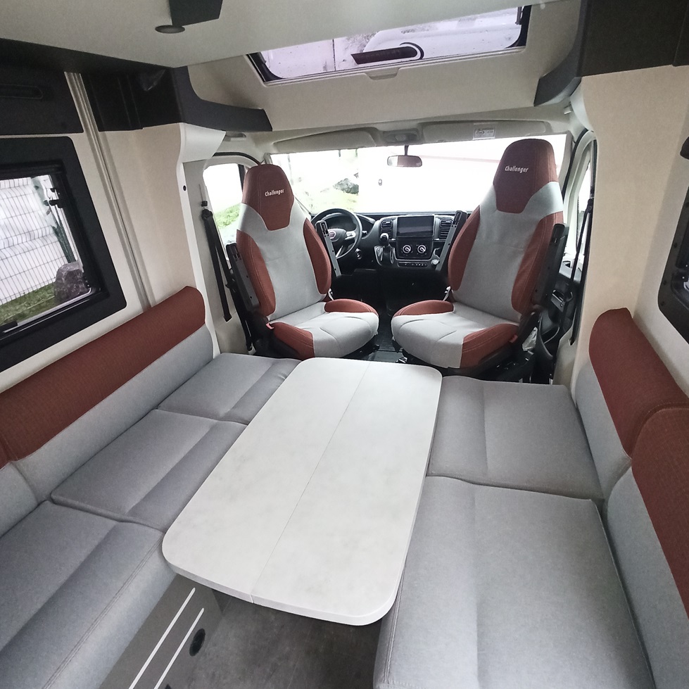 0000012084_profile_challenger_x250_open_edition_fiat_2_2l_140cv_bva_20244.jpg