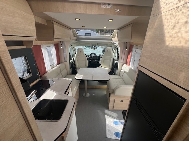 0000012695_profile_rapido_696_f_fiat_ducato_2_2l_140cv_202513.jpg
