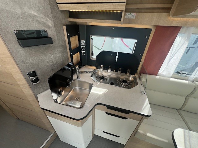 0000012695_profile_rapido_696_f_fiat_ducato_2_2l_140cv_20257.jpg