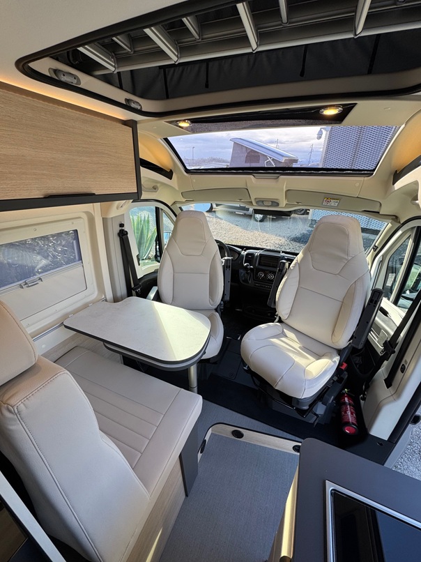 0000012739_fourgon_dreamer_d43_up_fun_peugeot_2_2l_140cv_bva_20257.jpg