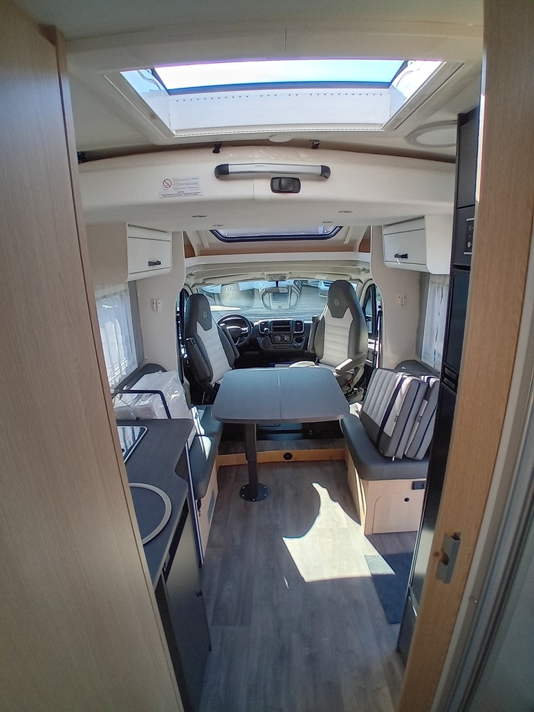 0000013357_profile_sunlight_t_68_c_adventure_edition_fiat_2_2l_140cv_bva_20257.jpg