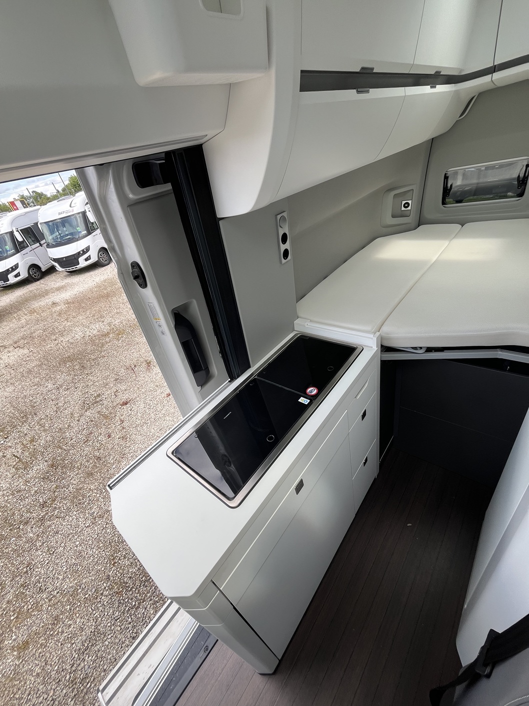 0000013577_fourgon_volkswagen_grand_california_vw_2_0l_tdi_177cv_auto_20228.jpeg