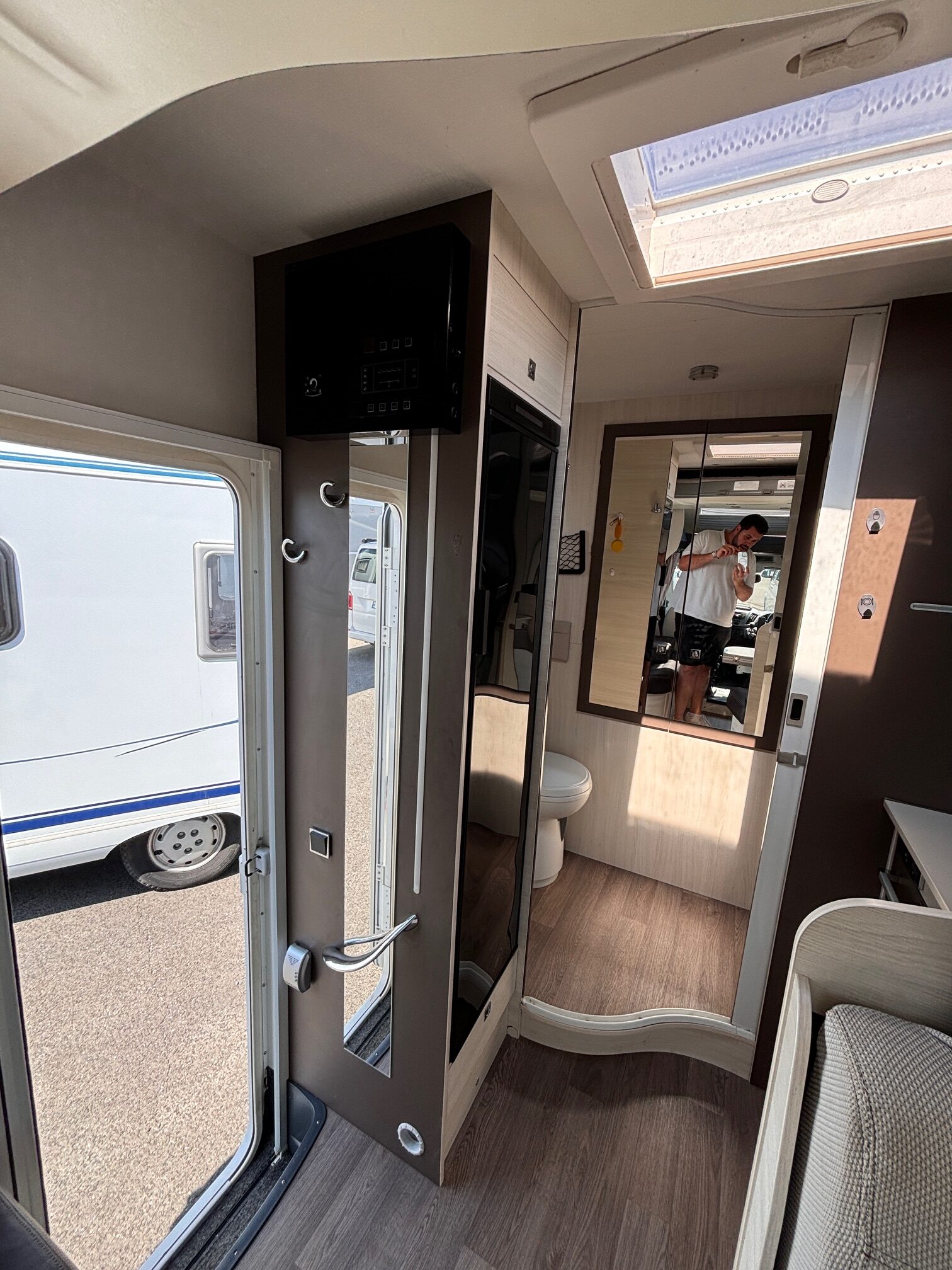 0000002199_profile_challenger_mageo_170_ford_transit_2_0l_130cv_20204.jpg