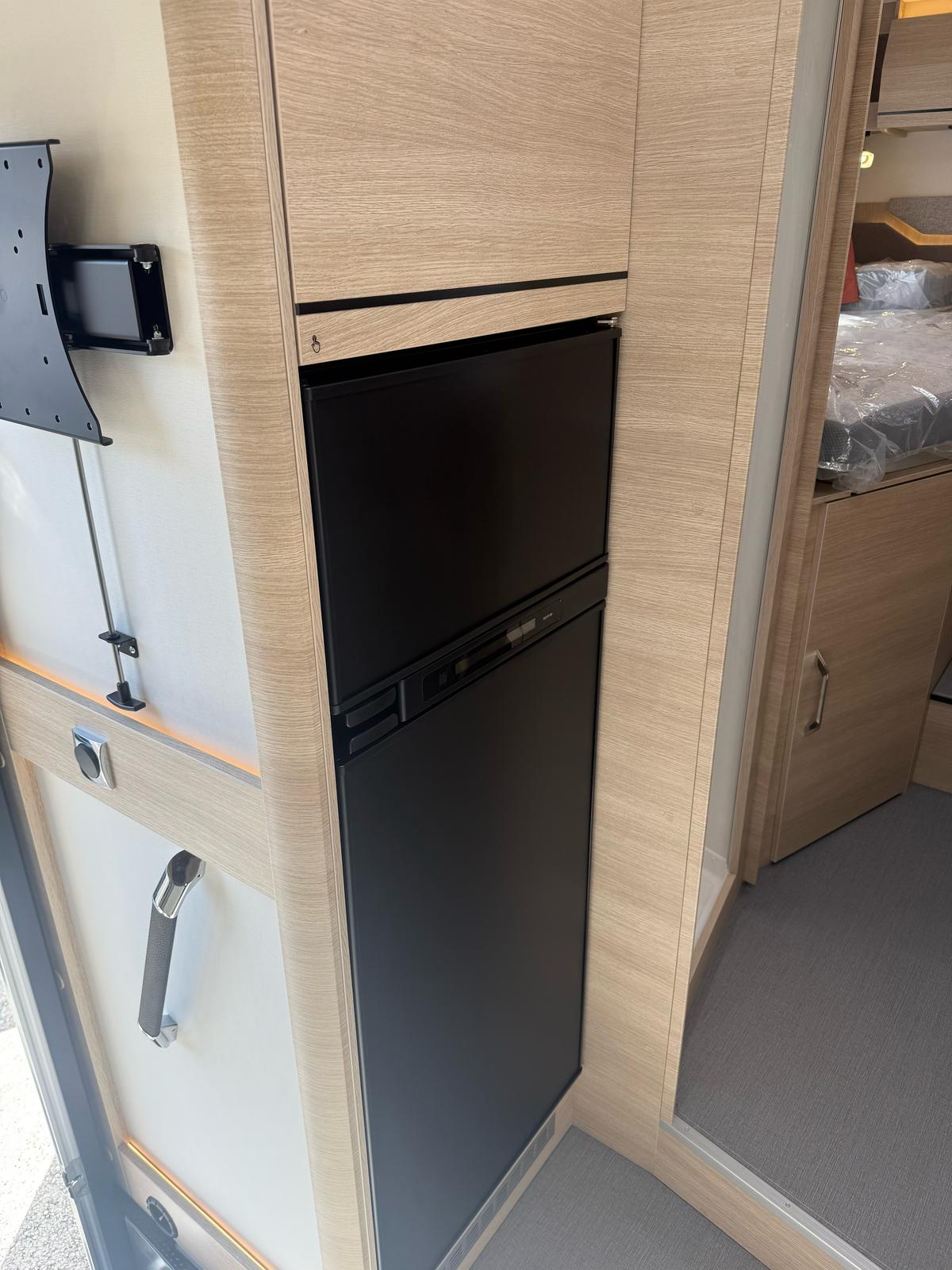 0000012698_profile_rapido_666_f_fiat_ducato_2_2l_140_bva_20257.jpg