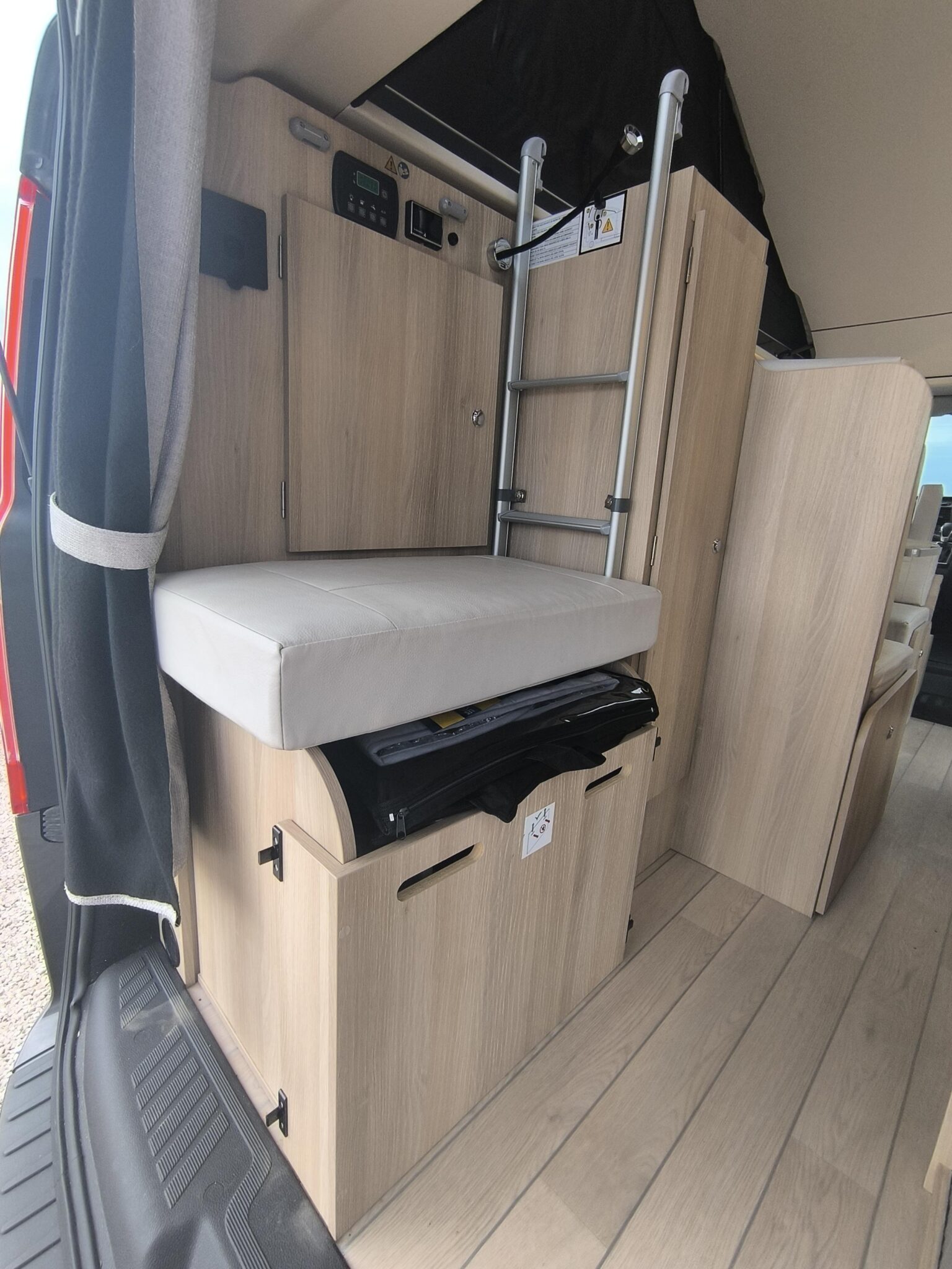 0000010157_van_dreamer_cap_life_fun_ford_custom_2_0l_130cv_20246.jpg