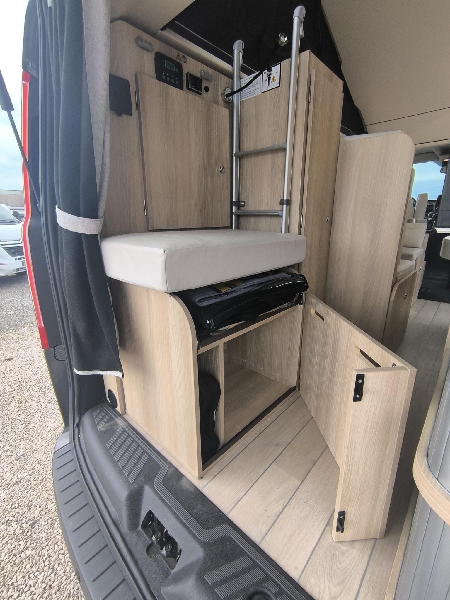 0000010157_van_dreamer_cap_life_fun_ford_custom_2_0l_130cv_20247.jpg