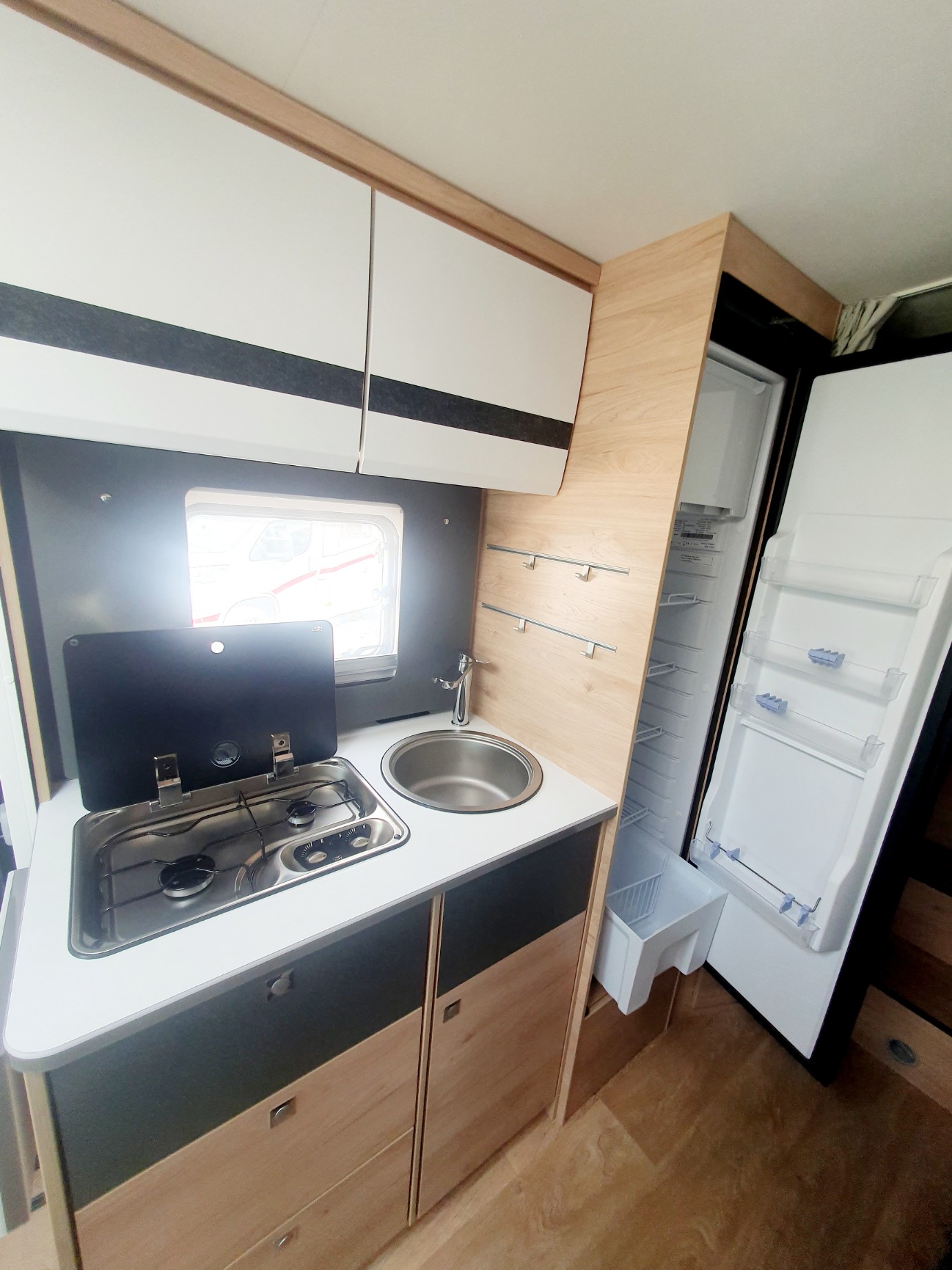 0000012942_profile_dethleffs_globebus_camp_t4_fiat_ducato_2_2l_140cv_20252.jpg