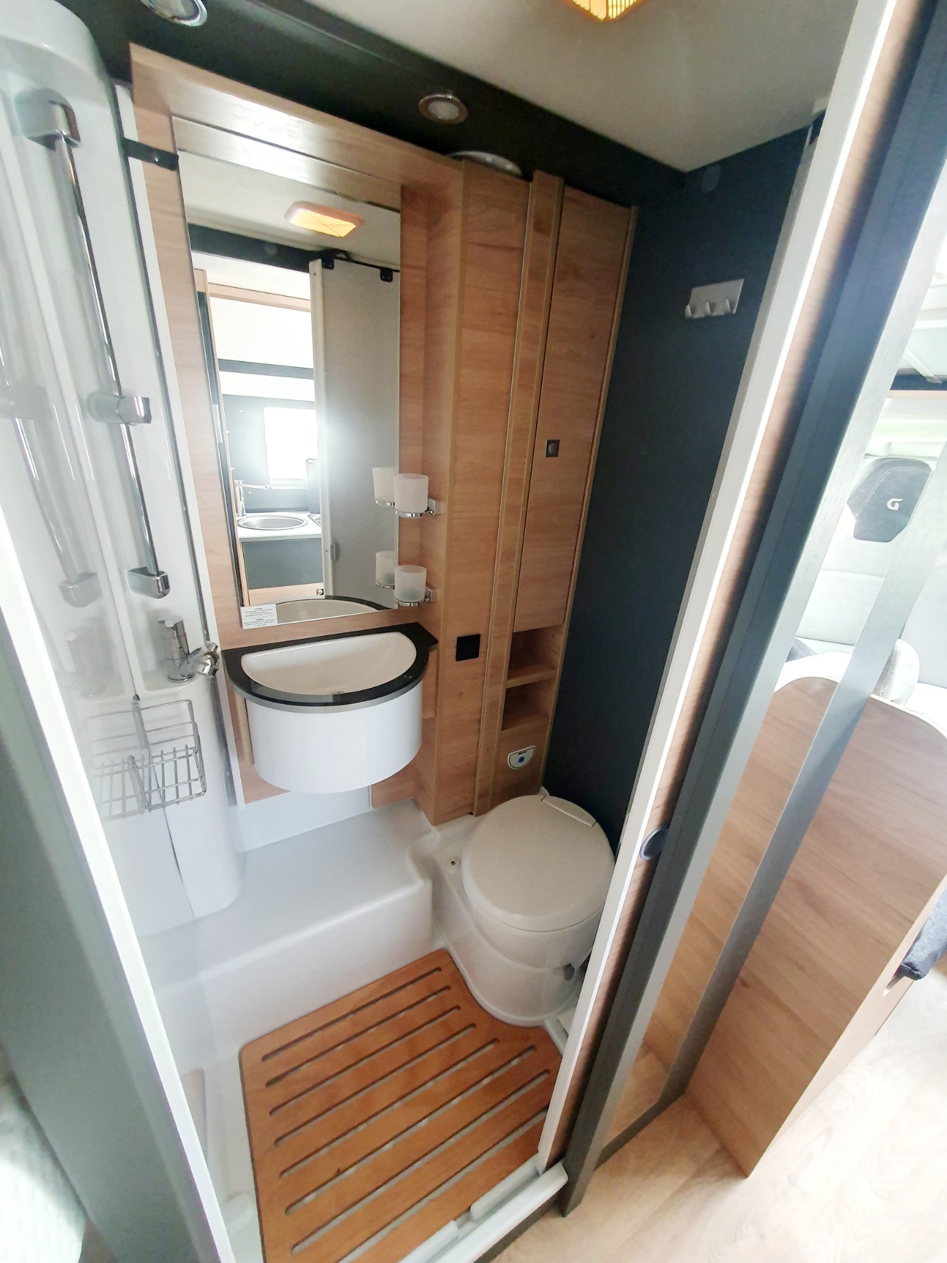 0000012942_profile_dethleffs_globebus_camp_t4_fiat_ducato_2_2l_140cv_20253.jpg