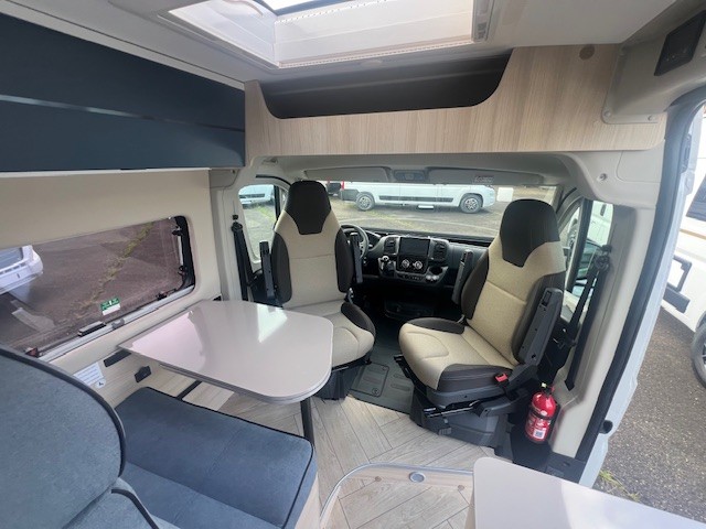 0000014088_fourgon_challenger_v114_m_light_citroen_2_2l_140cv_202611.jpg