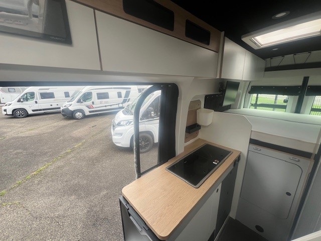 0000011351_fourgon_pilote_a603g_atlas_ford_transit_2_0l_170cv_20247.jpg