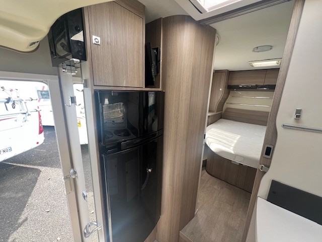 0000012872_profile_chausson_718xlb_limited_edition_ford_2_2l_170ch_20178.jpg
