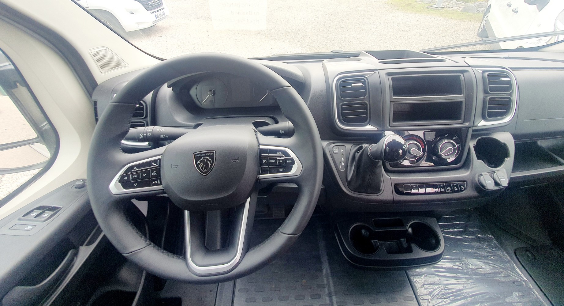 0000013679_fourgon_sunlight_cliff_600_peugeot_boxer_2_2l_140bva_202611.jpg