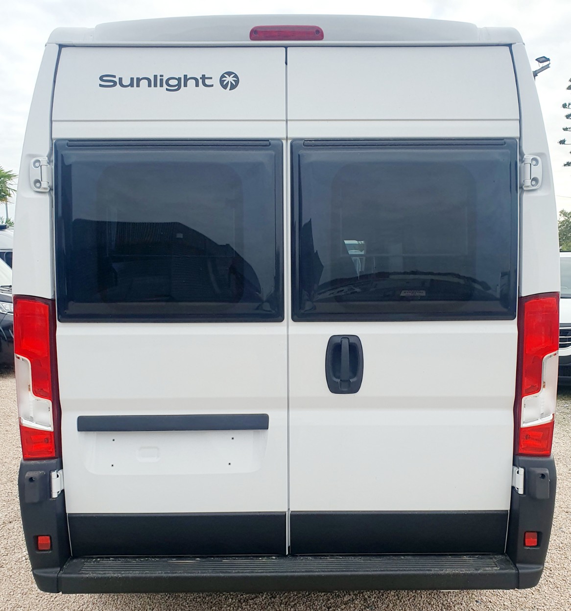 0000013679_fourgon_sunlight_cliff_600_peugeot_boxer_2_2l_140bva_20264.jpg