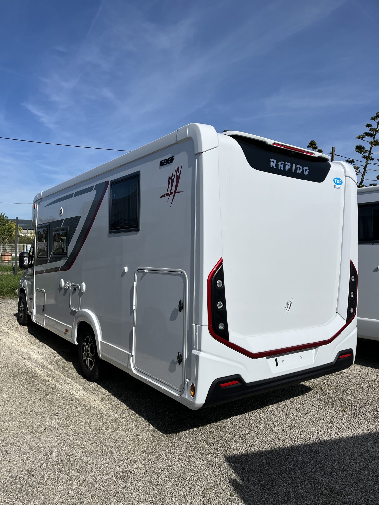 0000013725_profile_rapido_696f_65ans_peugeot_2_2l_140cv_bva_20263.jpeg