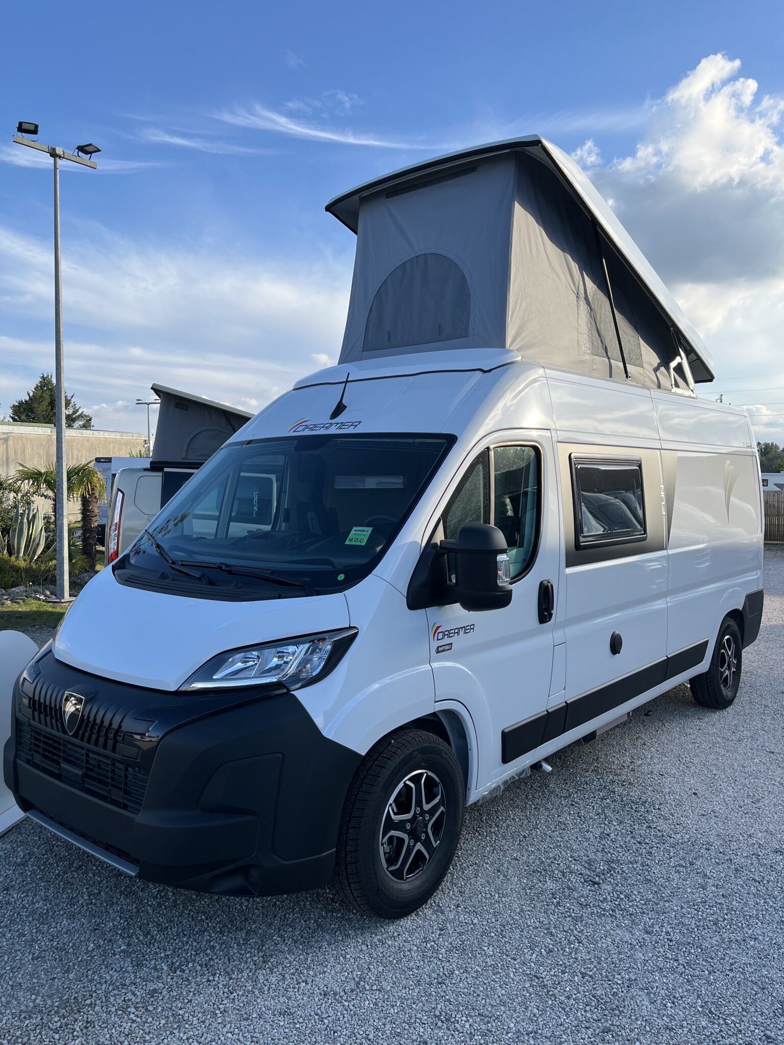 0000014017_fourgon_dreamer_d55_up_fun_peugeot_2_2l_140cv_bva_20262.jpeg