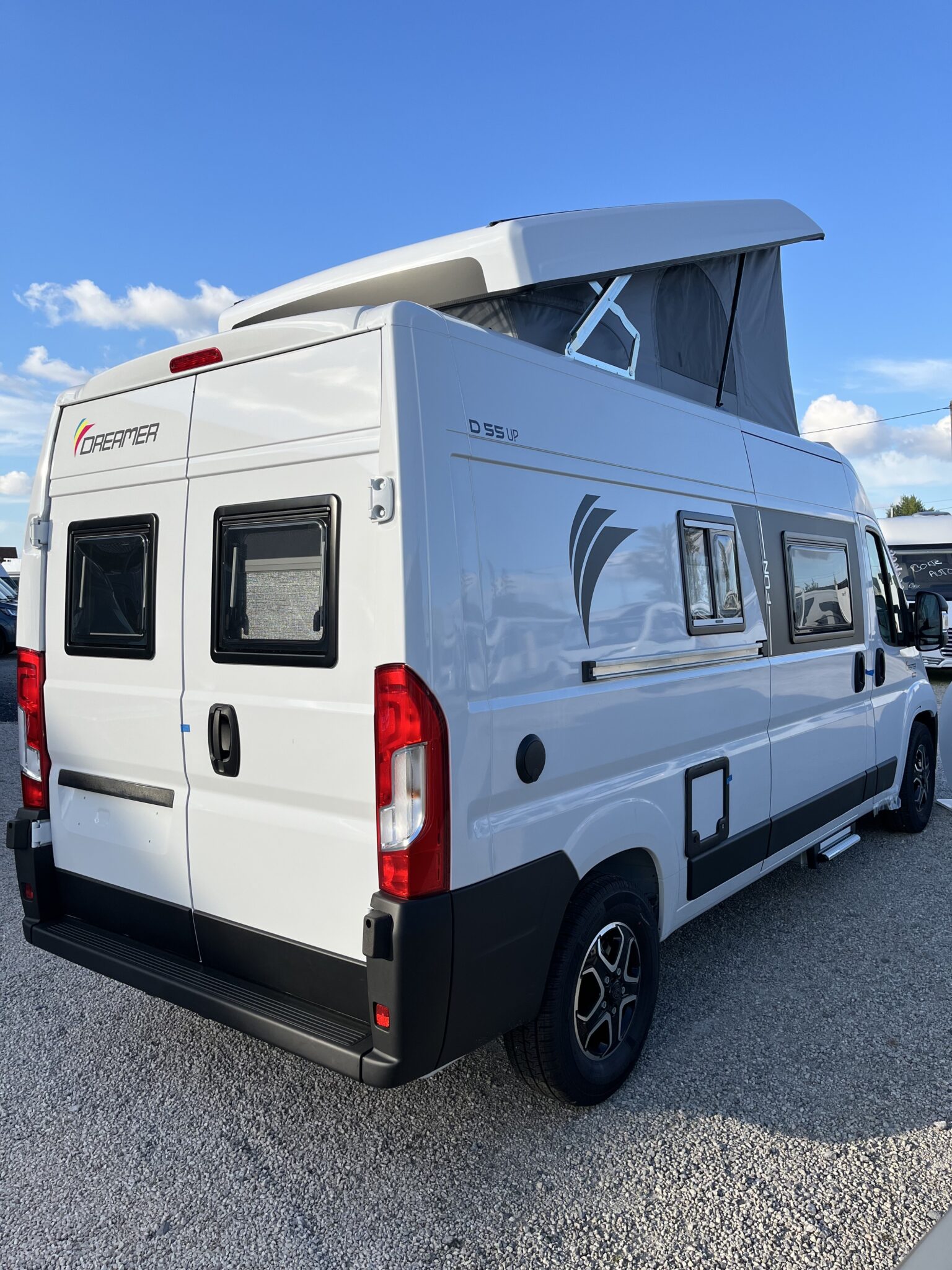 0000014017_fourgon_dreamer_d55_up_fun_peugeot_2_2l_140cv_bva_20264.jpeg