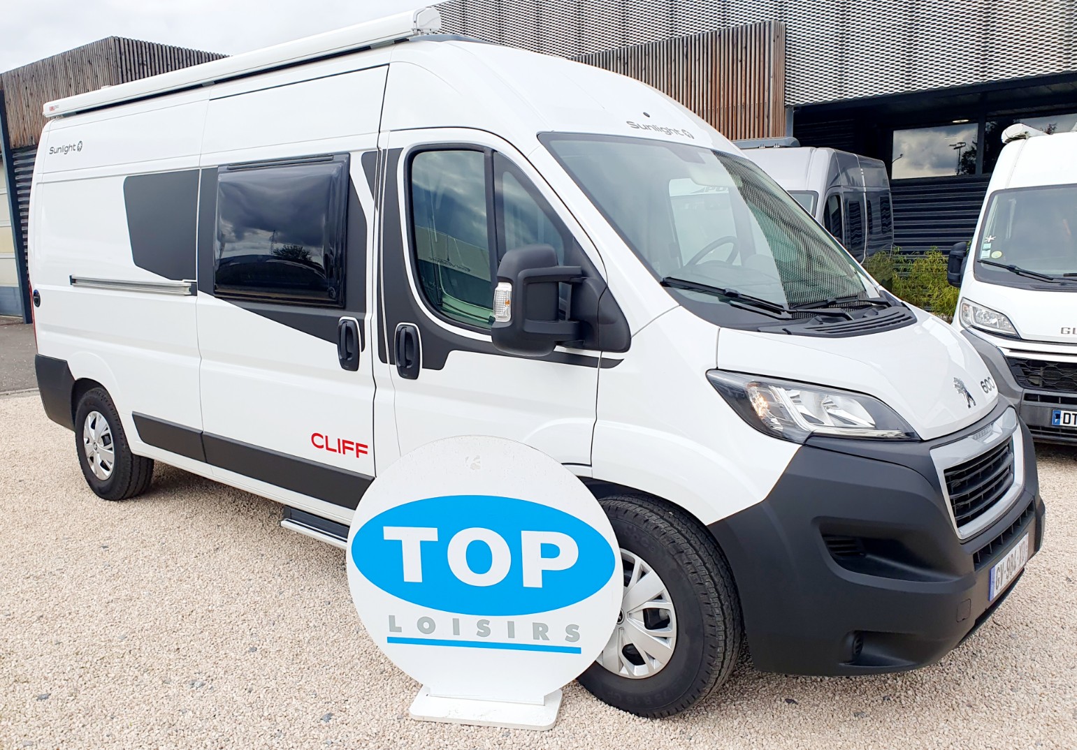 0000011796_fourgon_sunlight_cv_600_peugeot_boxer_2_2l_140cv_20241.jpg