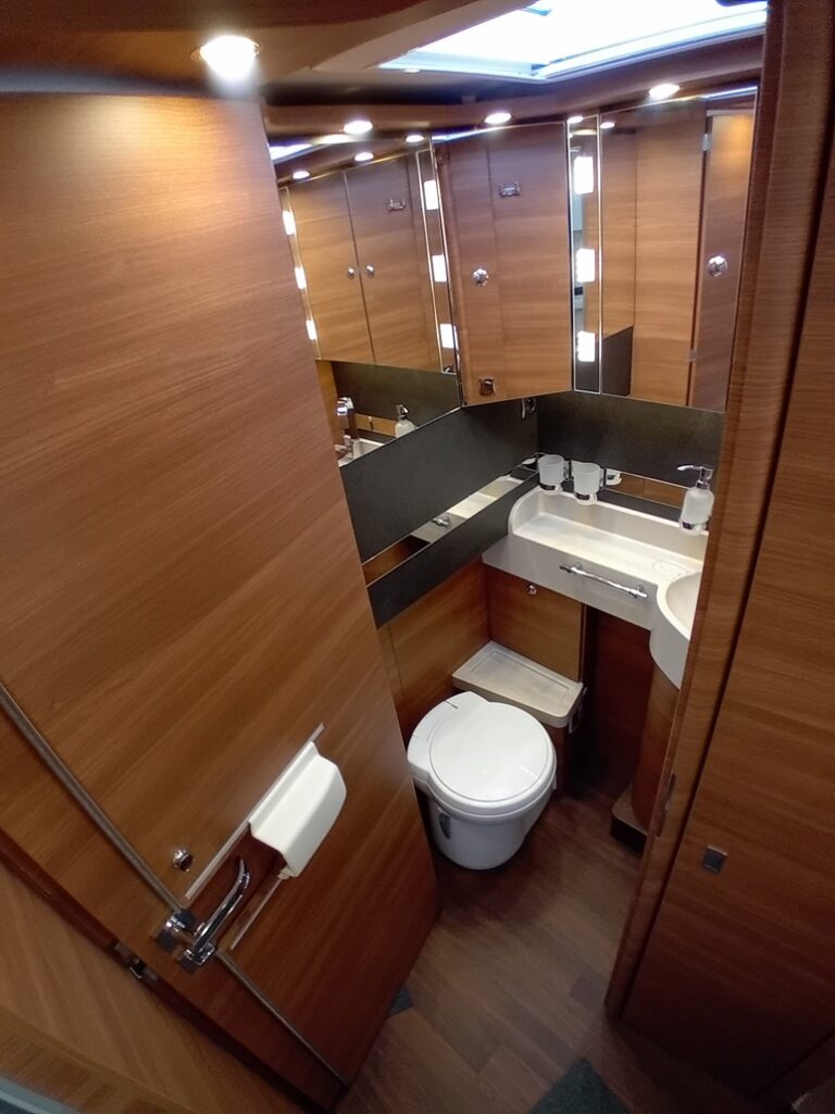 0000013317_integral_carthago_chic_c_line_i_5_0_qb_l_mercedes_2_0l_170cv_bva_20255