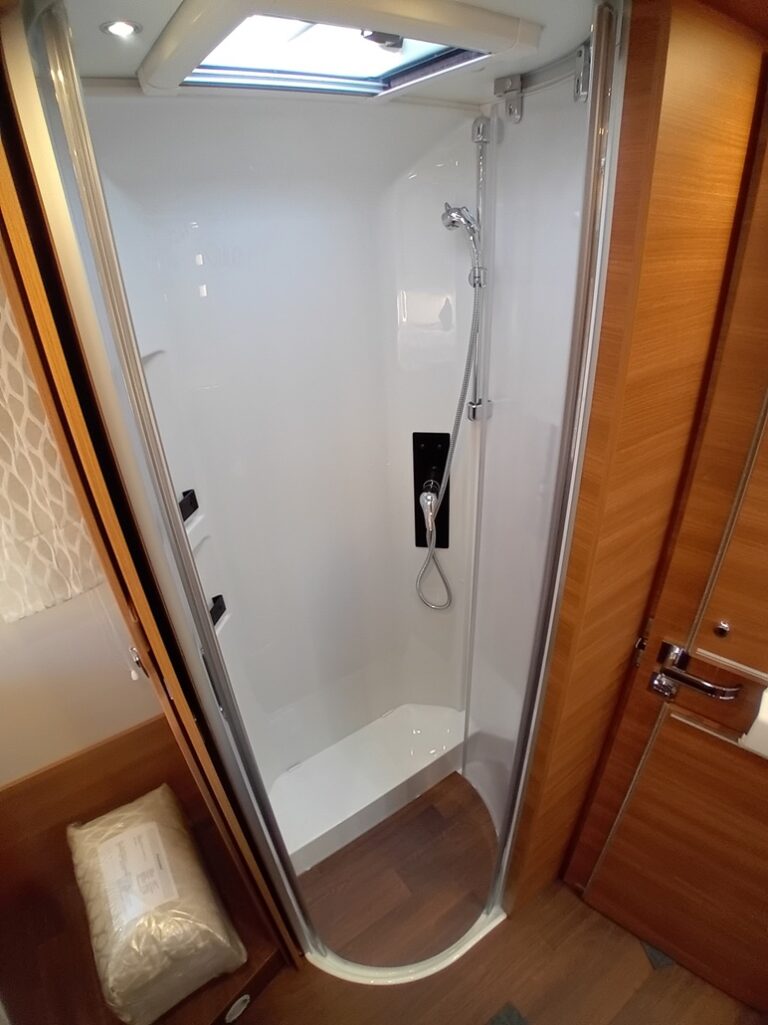 0000013317_integral_carthago_chic_c_line_i_5_0_qb_l_mercedes_2_0l_170cv_bva_20256