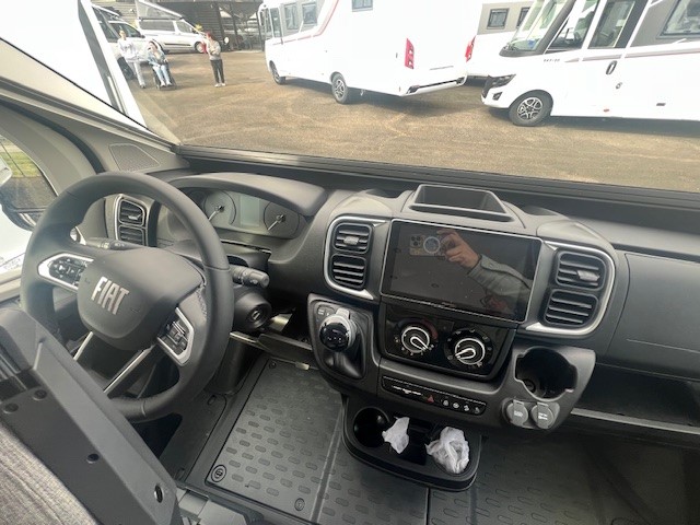 0000013326_profile_challenger_318_anniversary_fiat_2_2l_140cv_bva_20254