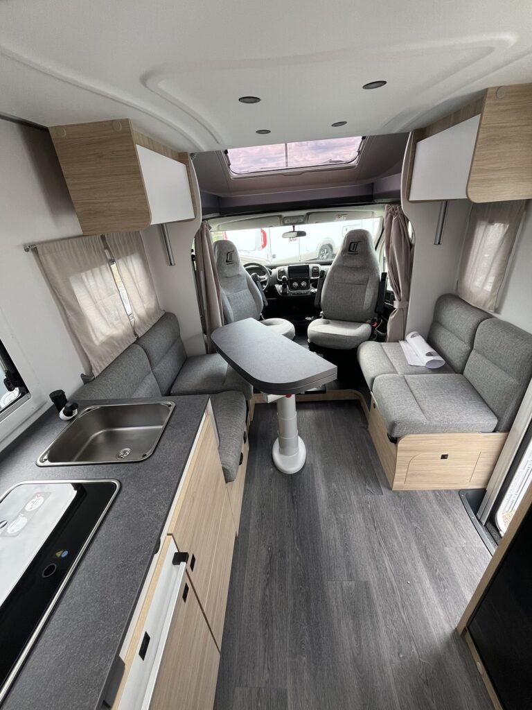 0000013327_profile_challenger_318_anniversary_fiat_2_2l_140cv_bva_20255