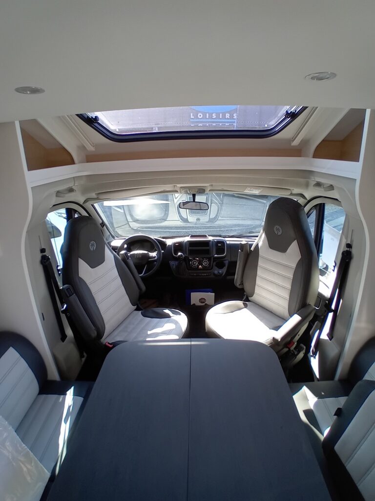 0000013357_profile_sunlight_t_68_c_adventure_edition_fiat_2_2l_140cv_bva_20253