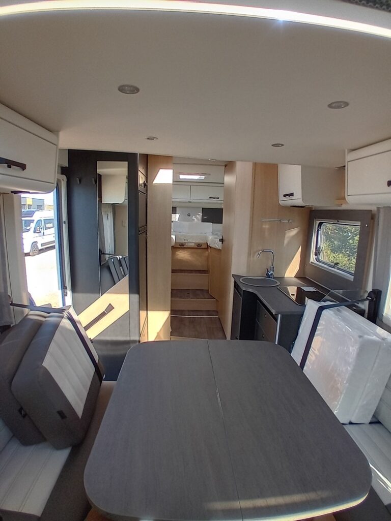 0000013357_profile_sunlight_t_68_c_adventure_edition_fiat_2_2l_140cv_bva_20254