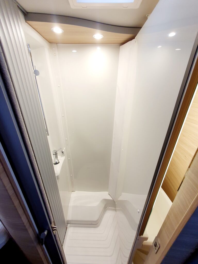 0000014784_profile_knaus_van_ti_plus_650_meg_plati_vw2_0l_177cv_bva_4motion_202313