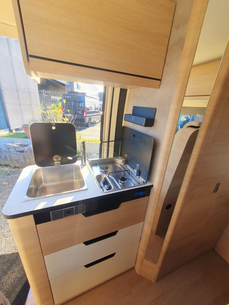 0000013720_fourgon_rapido_v55_peugeot_2_2l_140cv_bva_20268