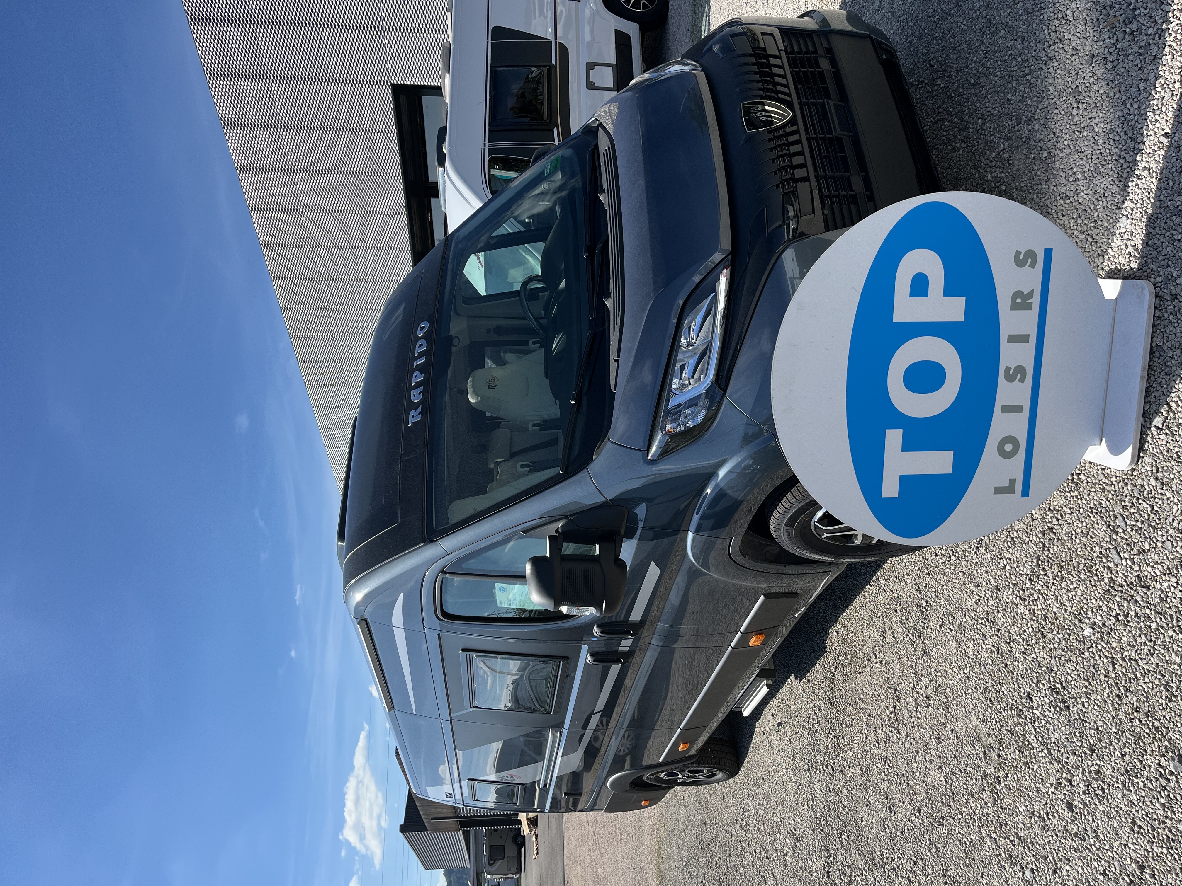 FOURGON RAPIDO V62 65ANS