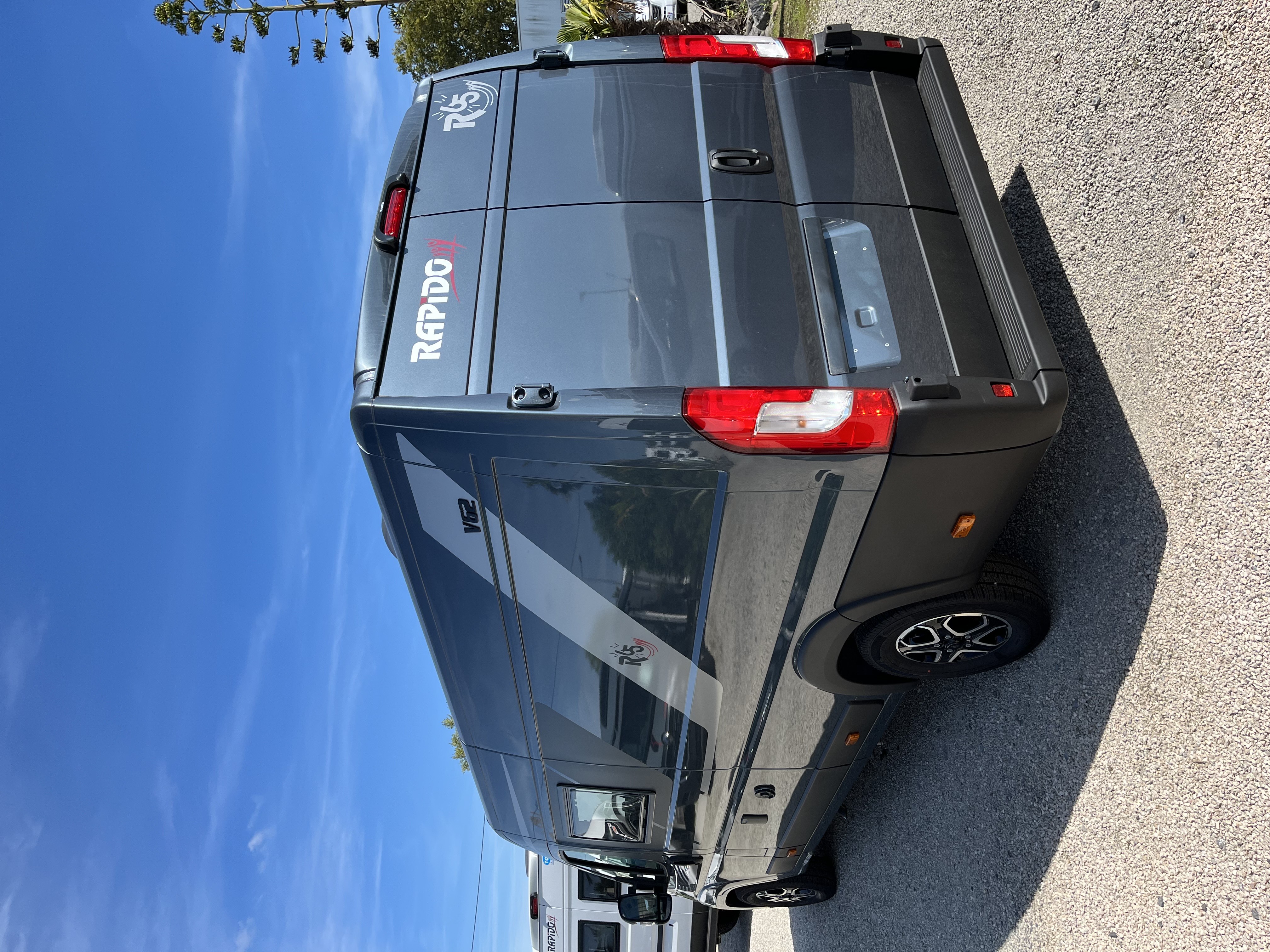FOURGON RAPIDO V62 65ANS