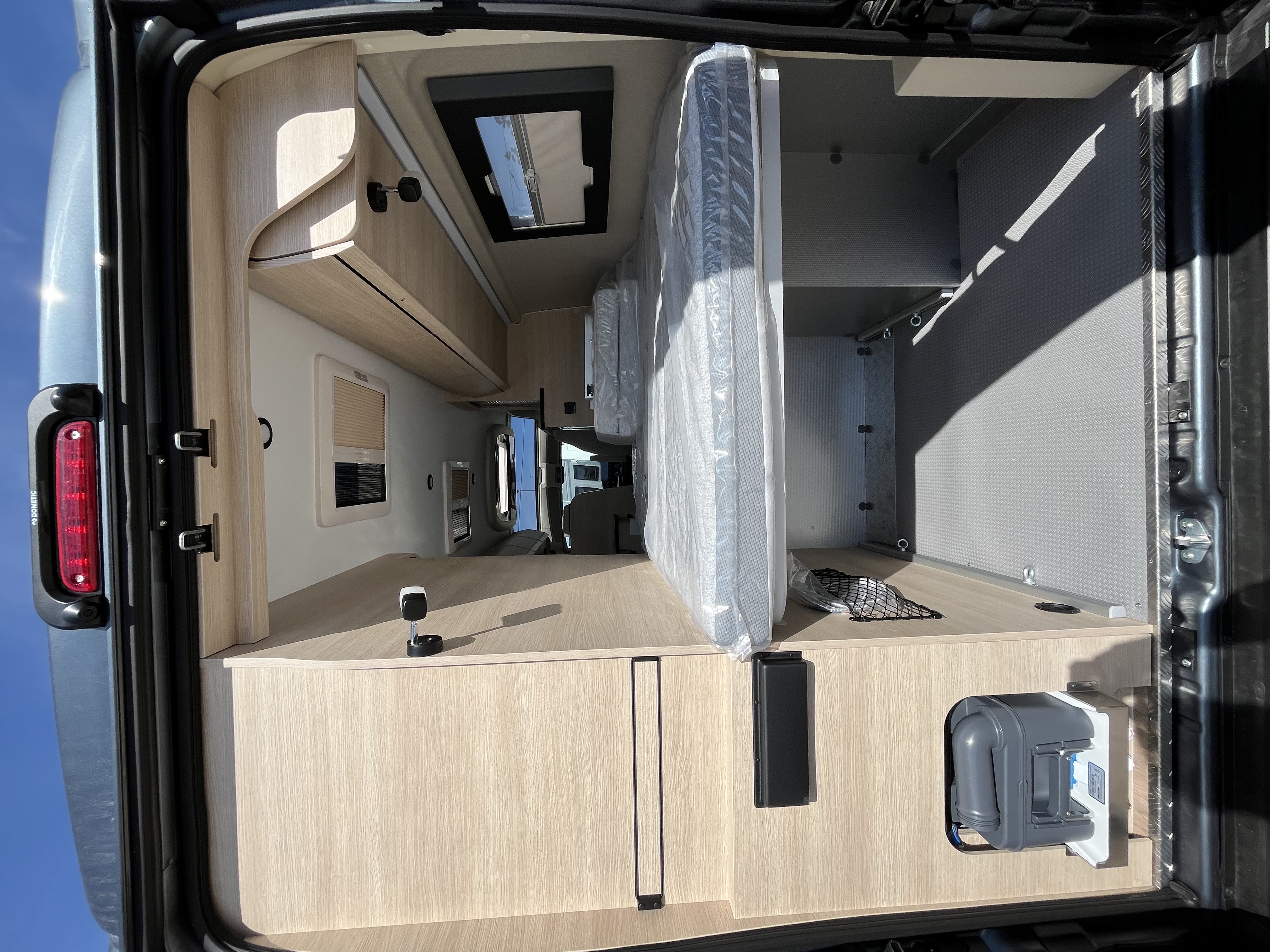 FOURGON RAPIDO V62 65ANS