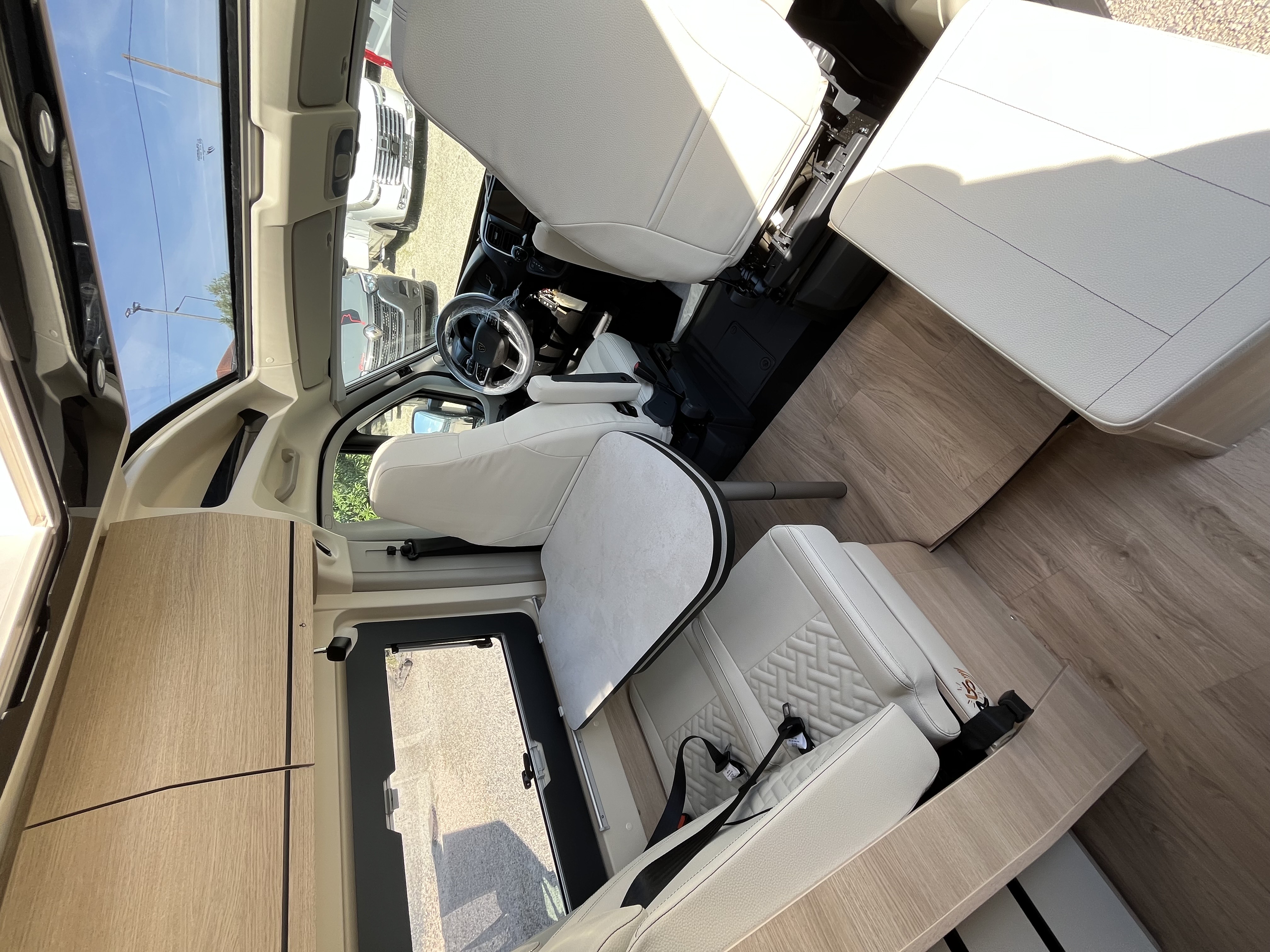 FOURGON RAPIDO V62 65ANS