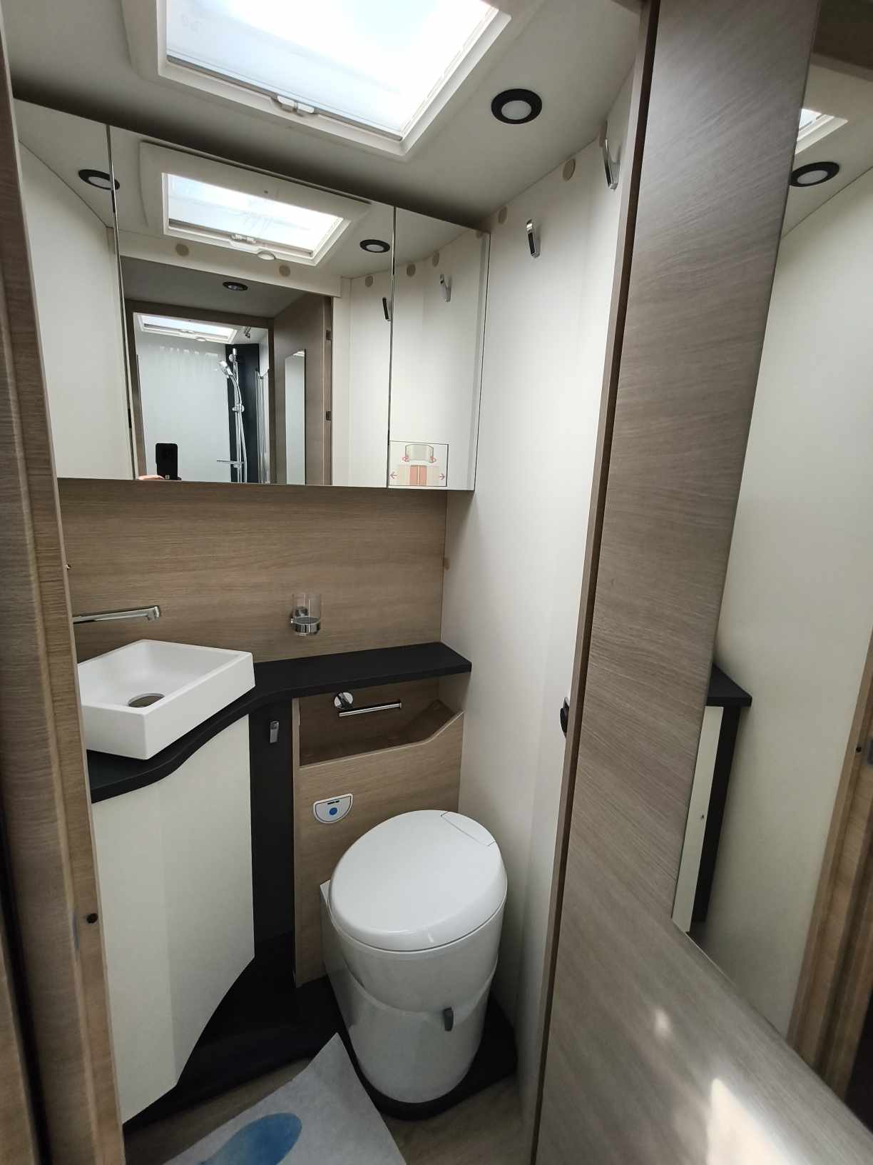 CAMPING CAR RAPIDO 696F 65ANS