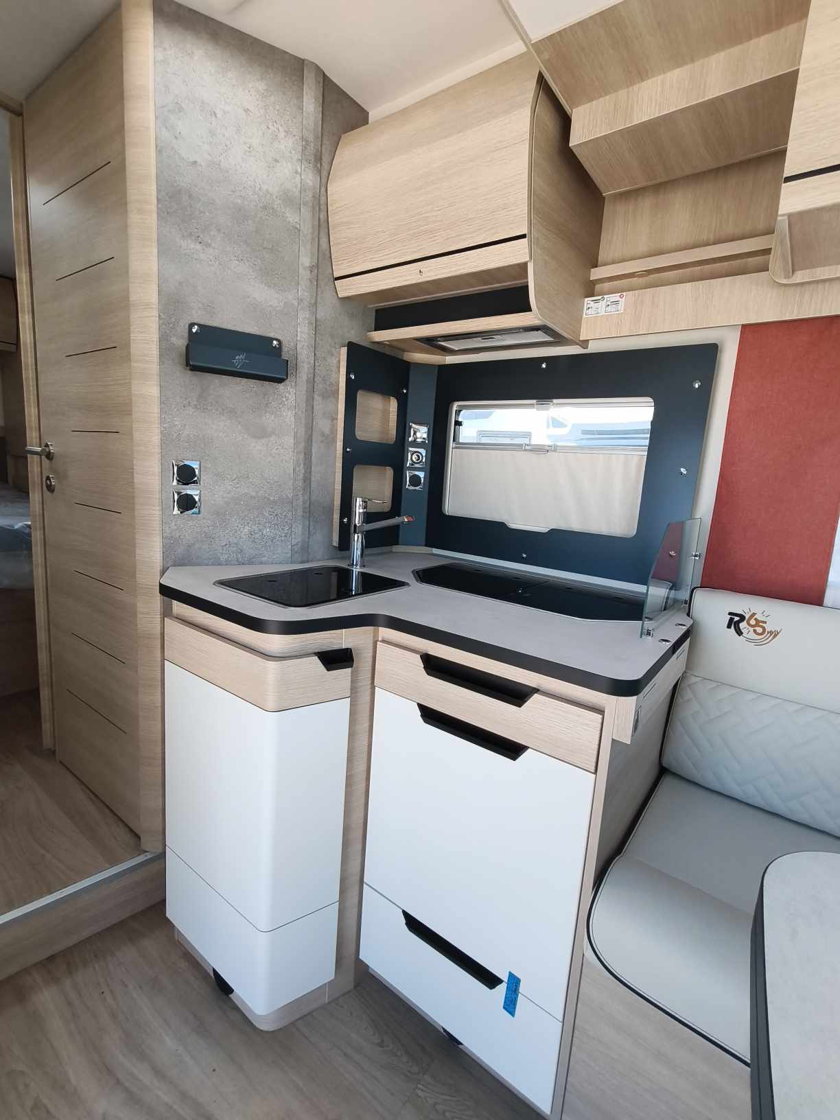 CAMPING CAR RAPIDO 696F 65ANS