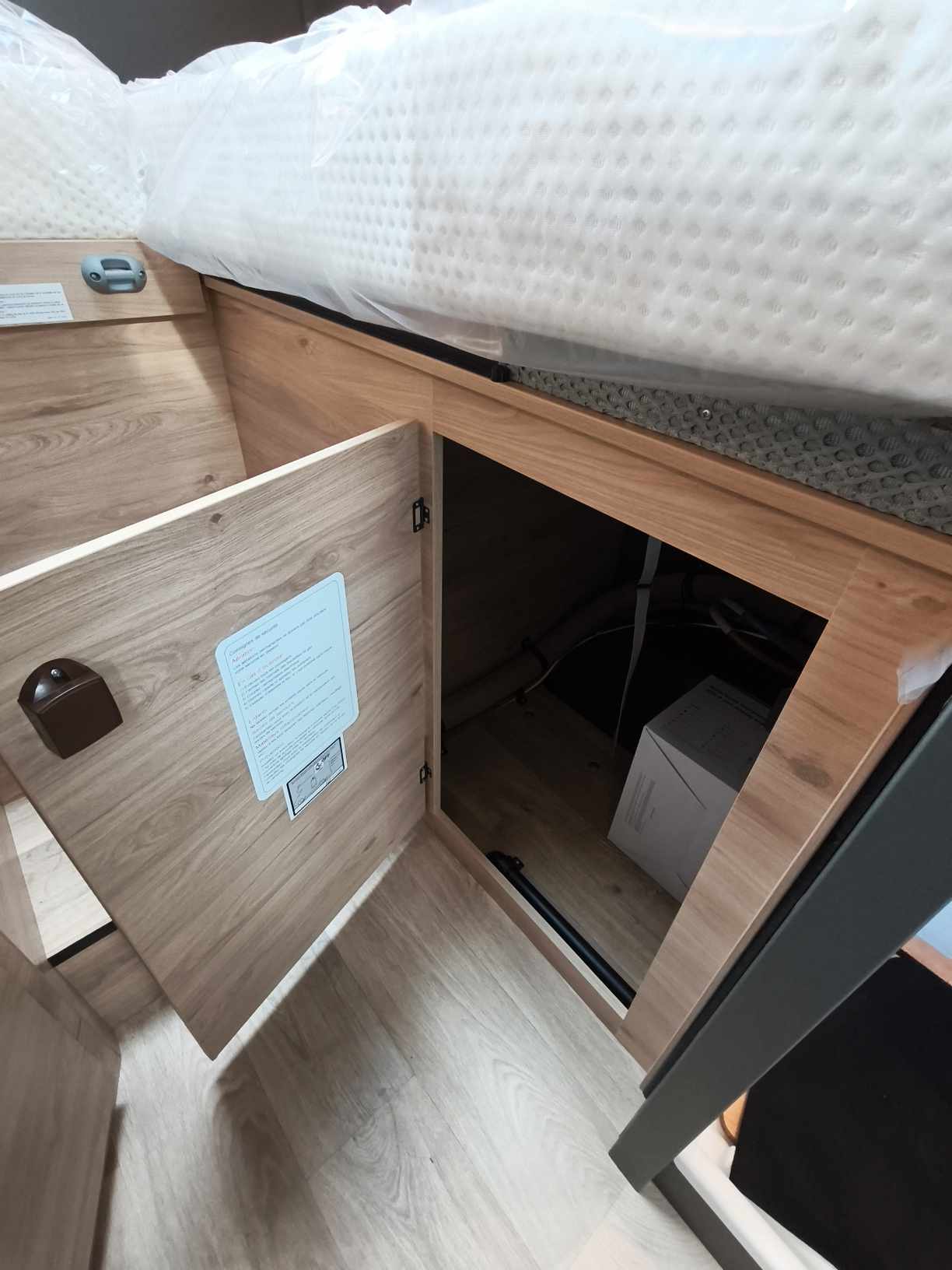 CAMPING CAR DETHLEFFS GLOBEBUS CAMP T4