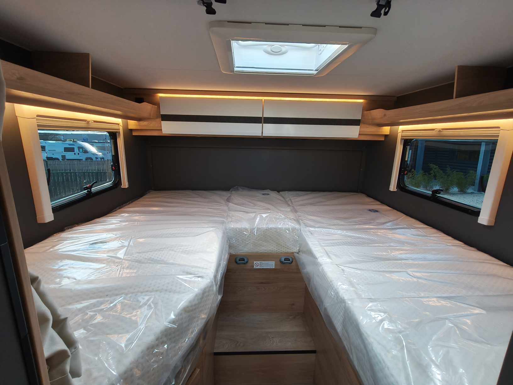 CAMPING CAR DETHLEFFS GLOBEBUS CAMP T4