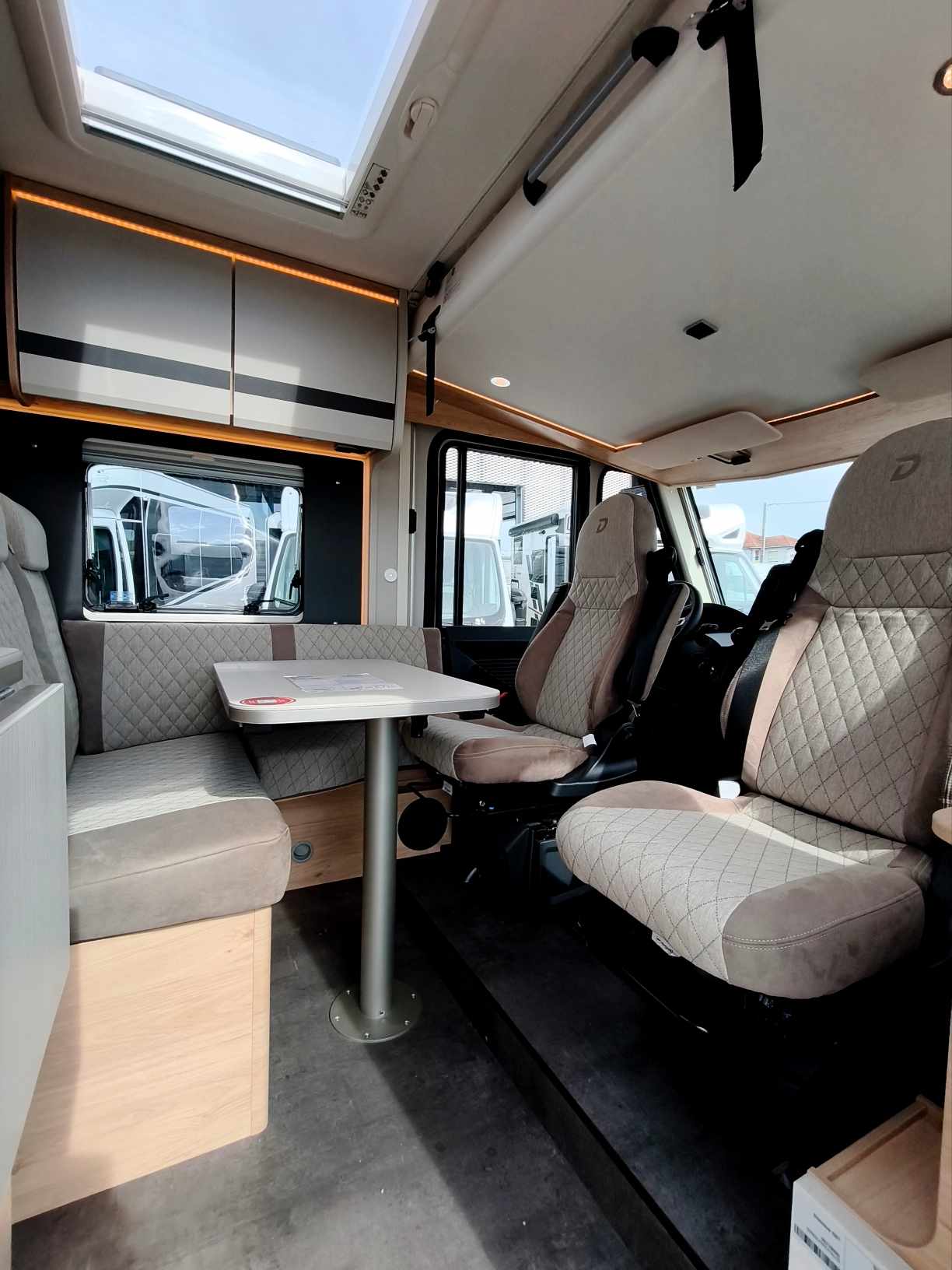 CAMPING CAR DETHLEFFS GLOBEBUS I1