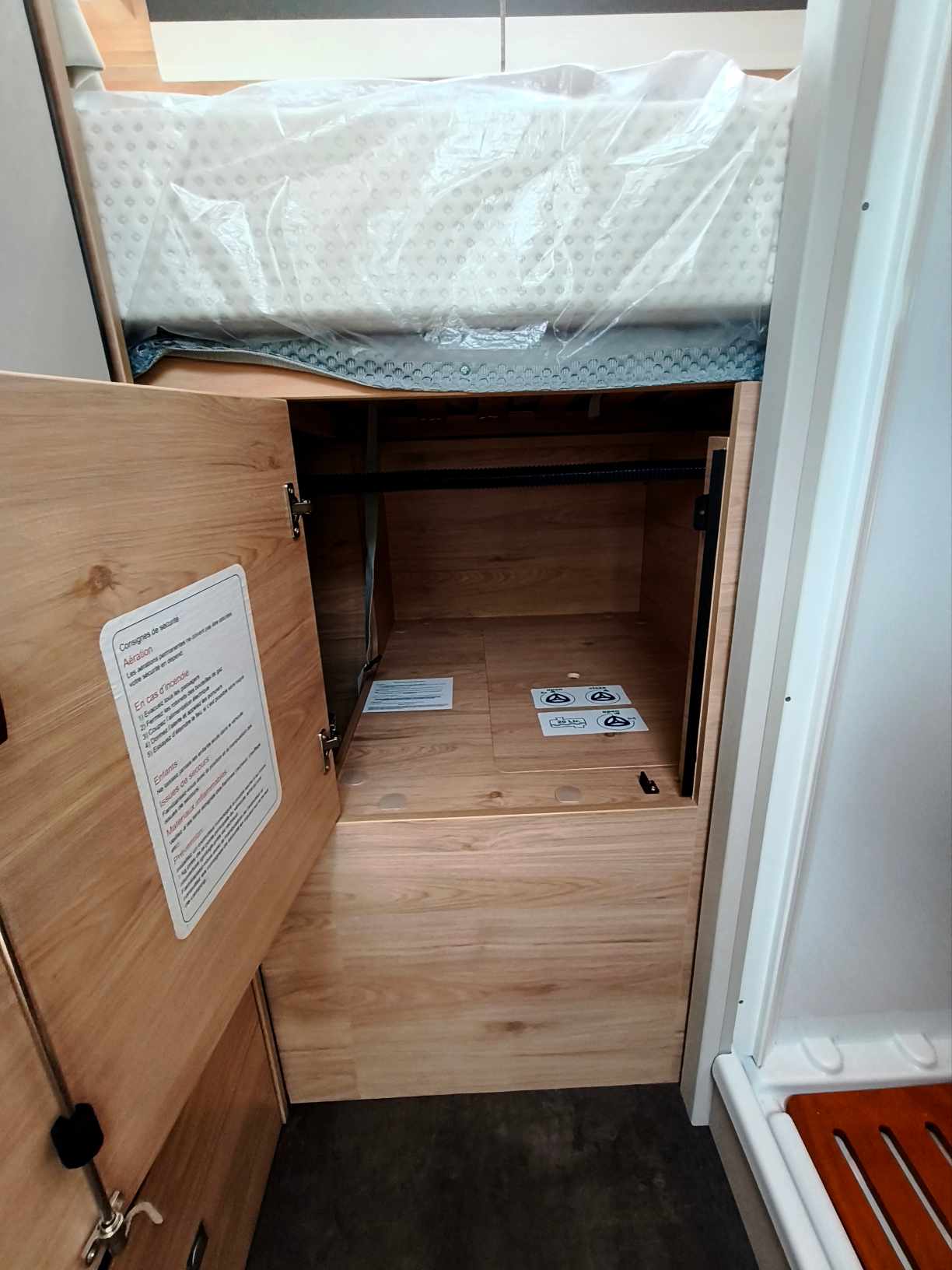 CAMPING CAR DETHLEFFS GLOBEBUS I1