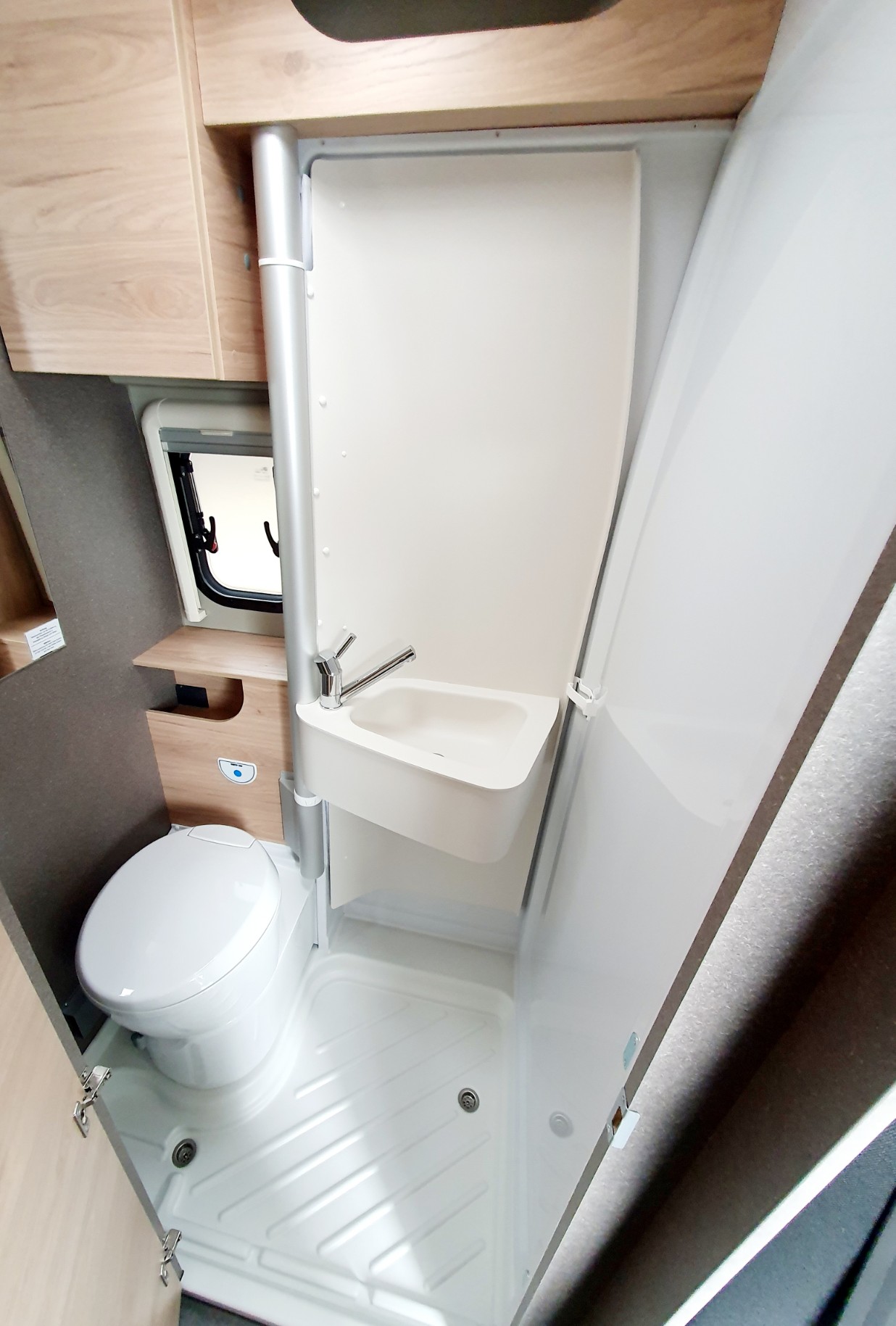 FOURGON DETHLEFFS GLOBETRAIL 600DS ACTIVE