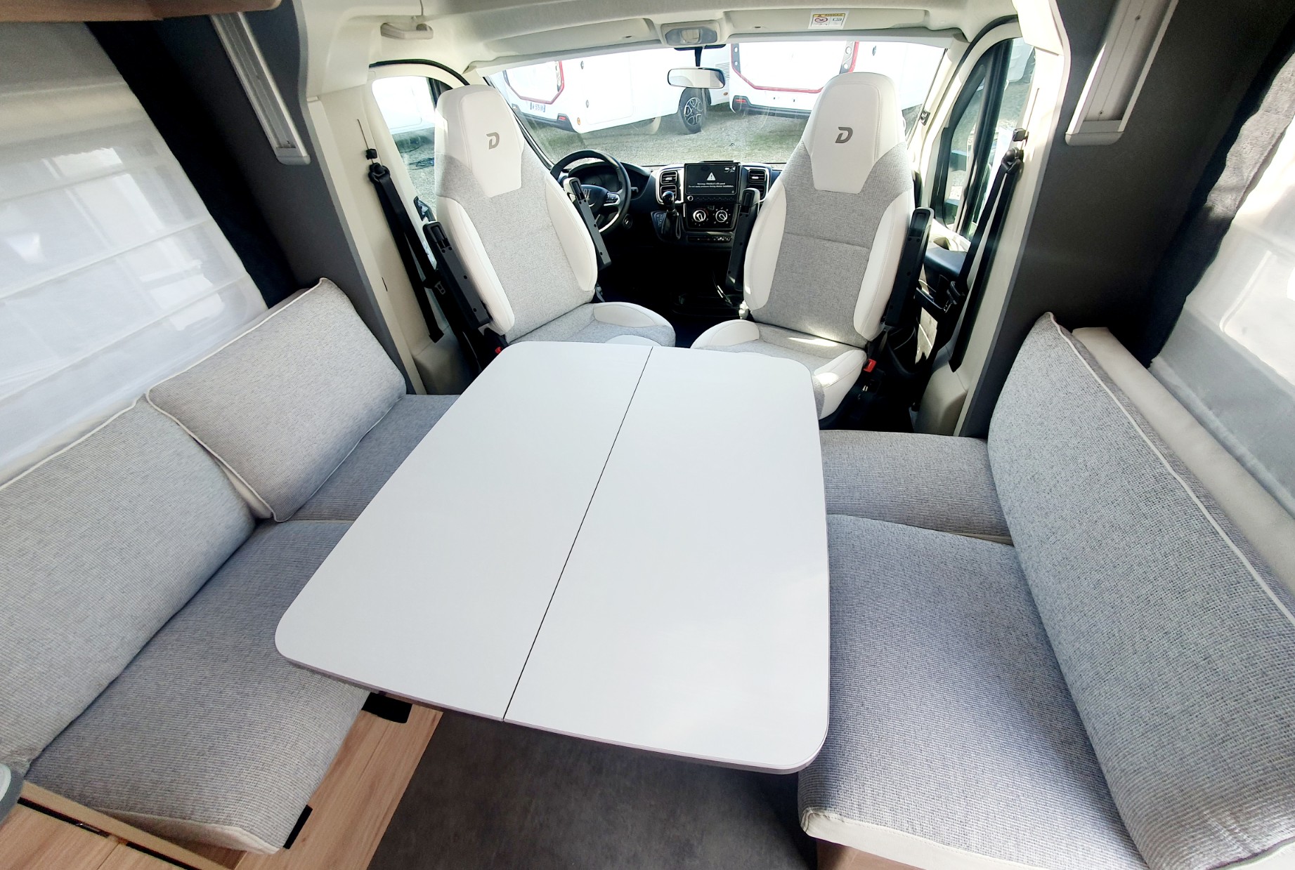 CAMPING CAR DETHLEFFS JUST T 7052 DBL