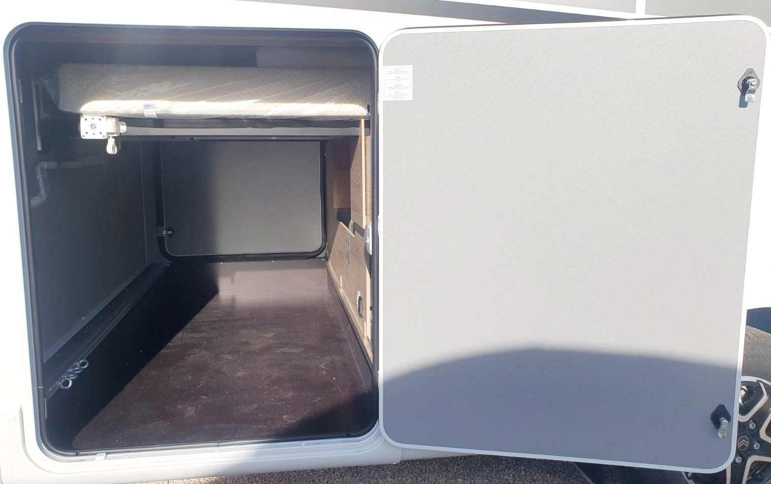 CAMPING CAR DETHLEFFS JUST T 7052 DBL