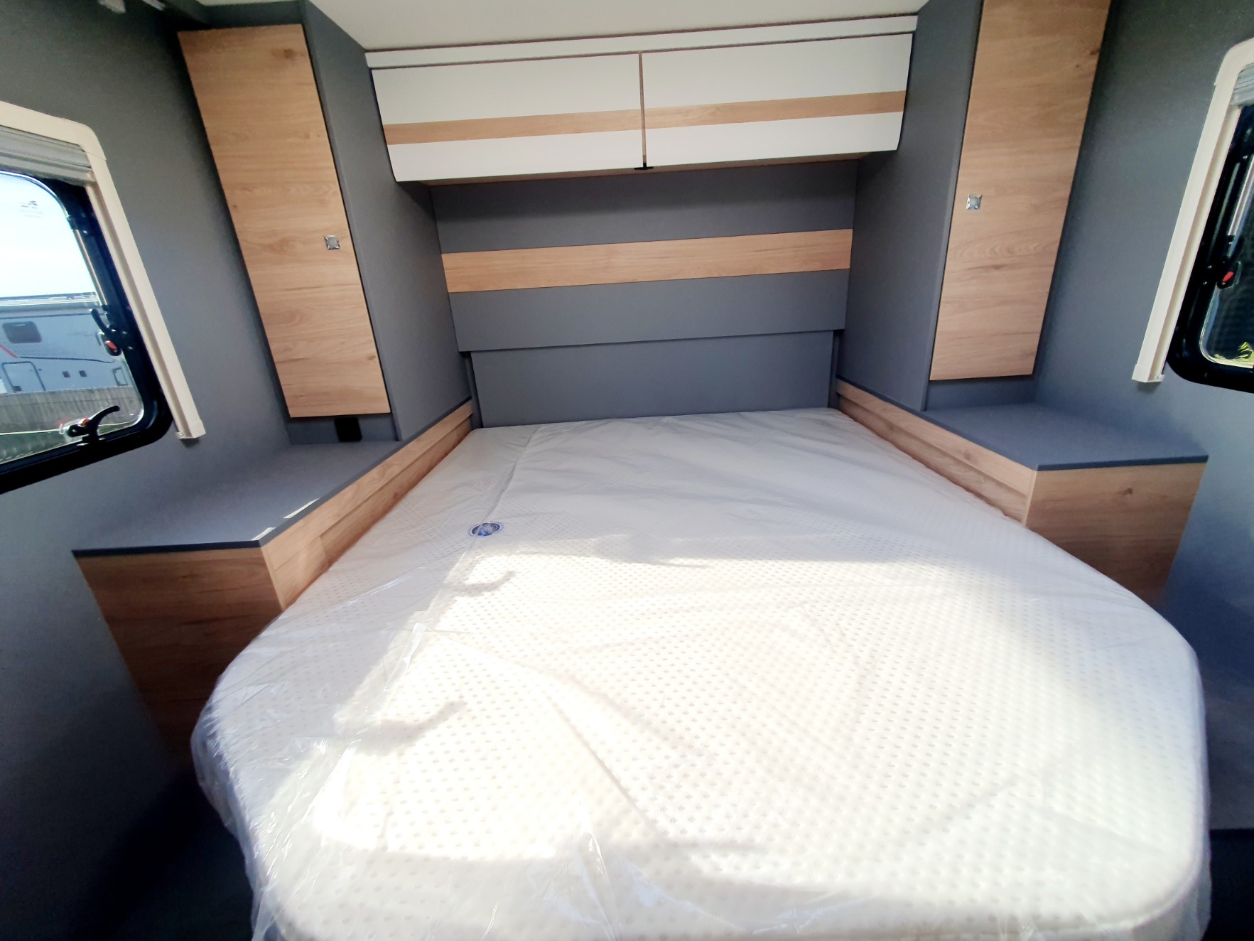 CAMPING CAR DETHLEFFS JUST T 7052 DBL