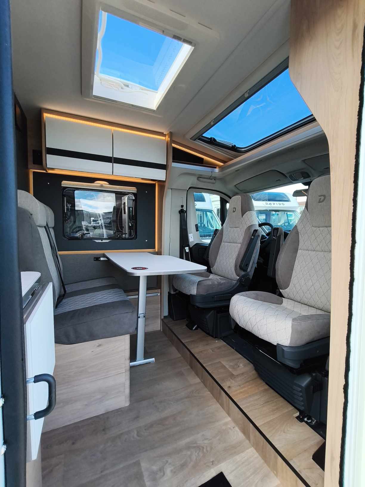 CAMPING CAR DETHLEFFS GLOBEBUS CAMP T4