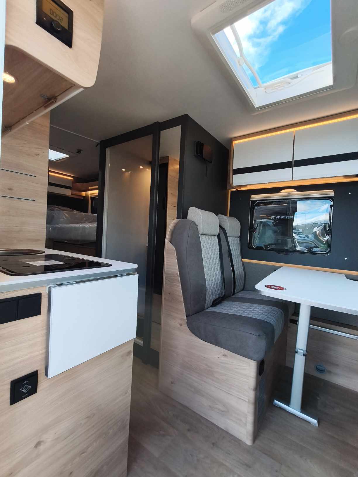 CAMPING CAR DETHLEFFS GLOBEBUS CAMP T4